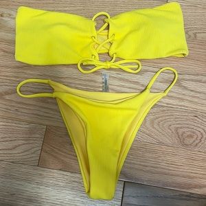 Yellow strapless bikini